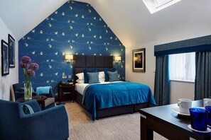 Signature Suite | 1 bedroom, iron/ironing board, free WiFi, bed sheets