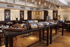 Daily full breakfast (GBP 17.00 per person)