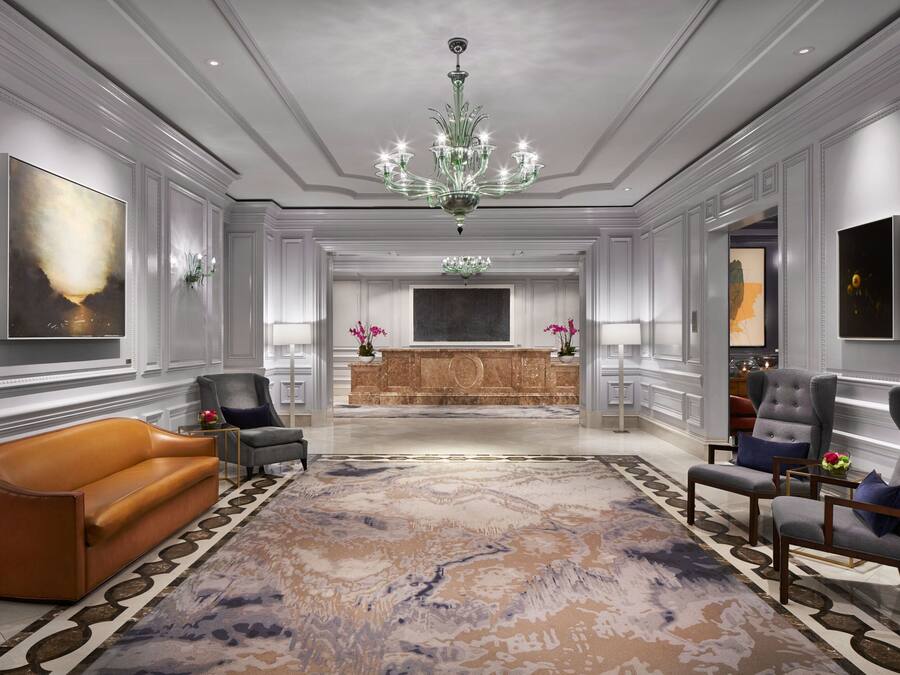 Lobby lounge