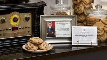 A vintage radio, a framed photo, a cookie jar, and a recipe card on a counter.