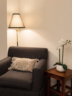 Desk, iron/ironing board, free WiFi, bed sheets - The Richmond Hotel - Adelaide (Adelaide)