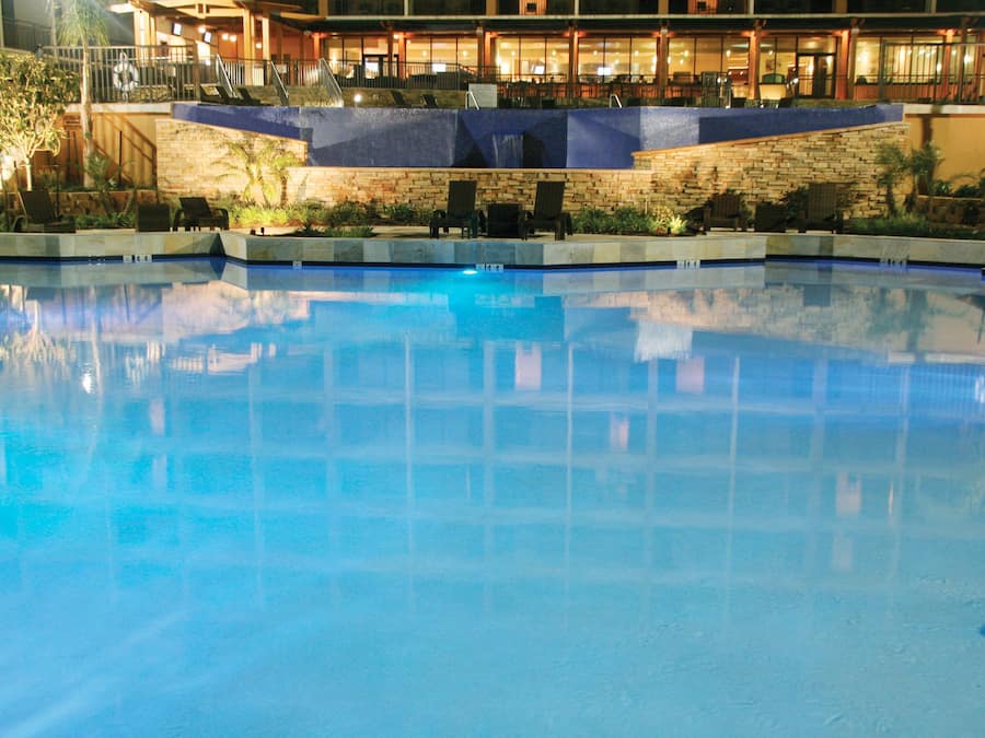 2 outdoor pools, free pool cabanas, pool loungers