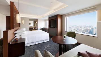 Room, 1 King Bed, View (Luxury Deluxe) | Premium bedding, minibar, in-room safe, desk