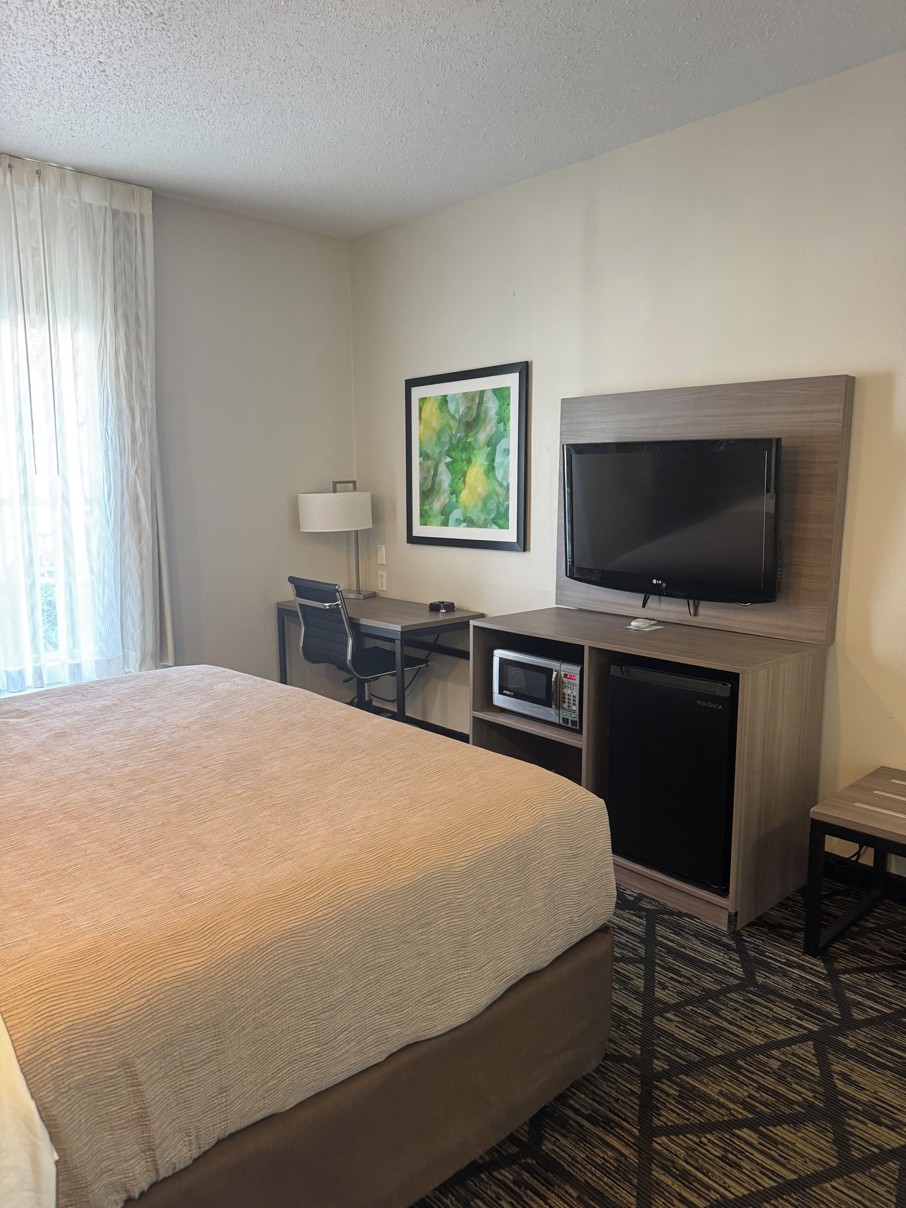 أسرّة بطبقة علوية مريحة ومكتب ومكواة/لوح كي وواي فاي مجانًا