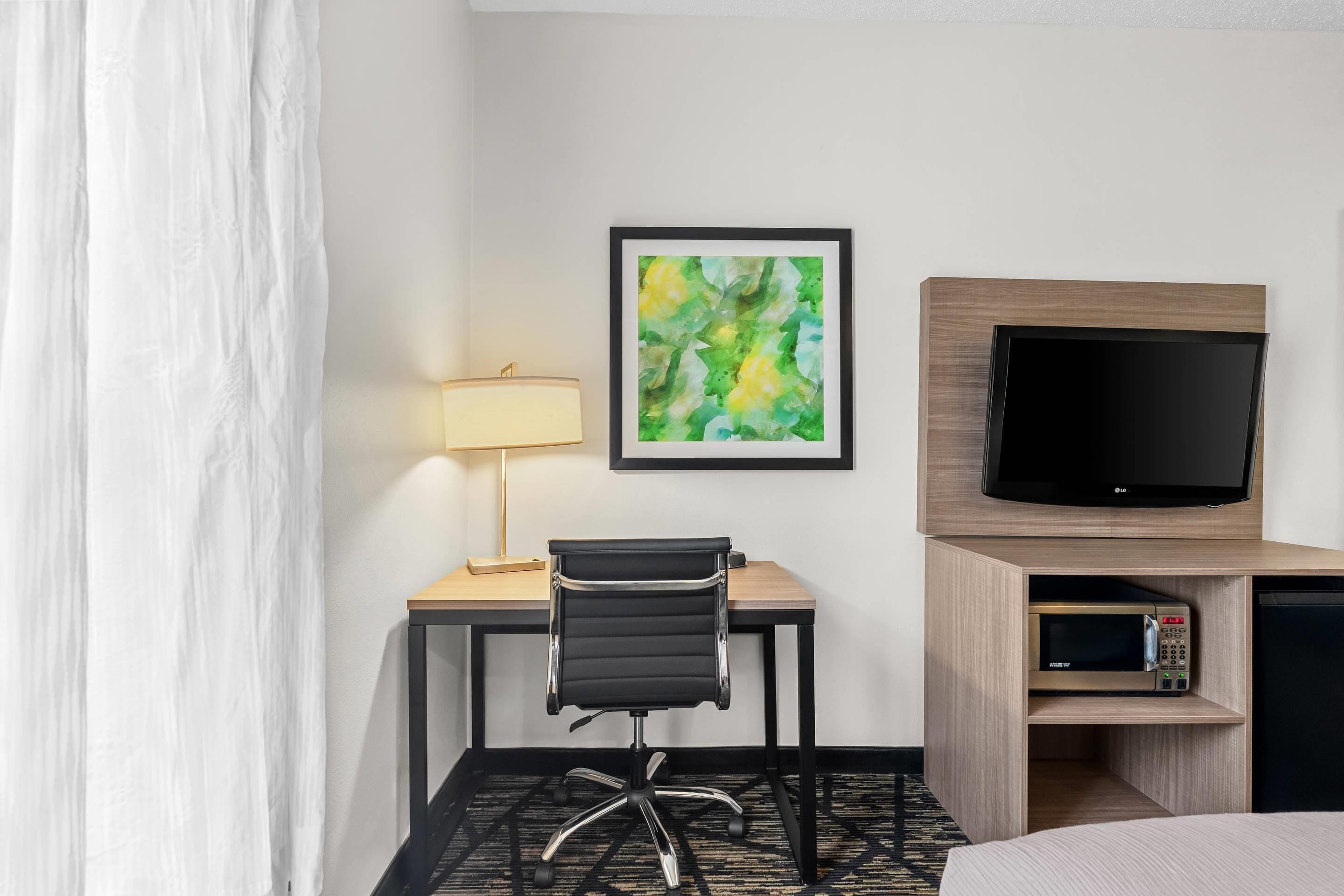 Standard Room, 1 King Bed, Non Smoking | Pillowtop beds, desk, iron/ironing board, free WiFi