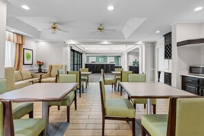 Free daily self-service breakfast  - Quality Inn Lake City (Lake City)