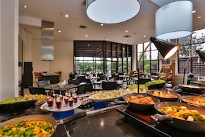 Daily buffet breakfast (BRL 70 per person)
