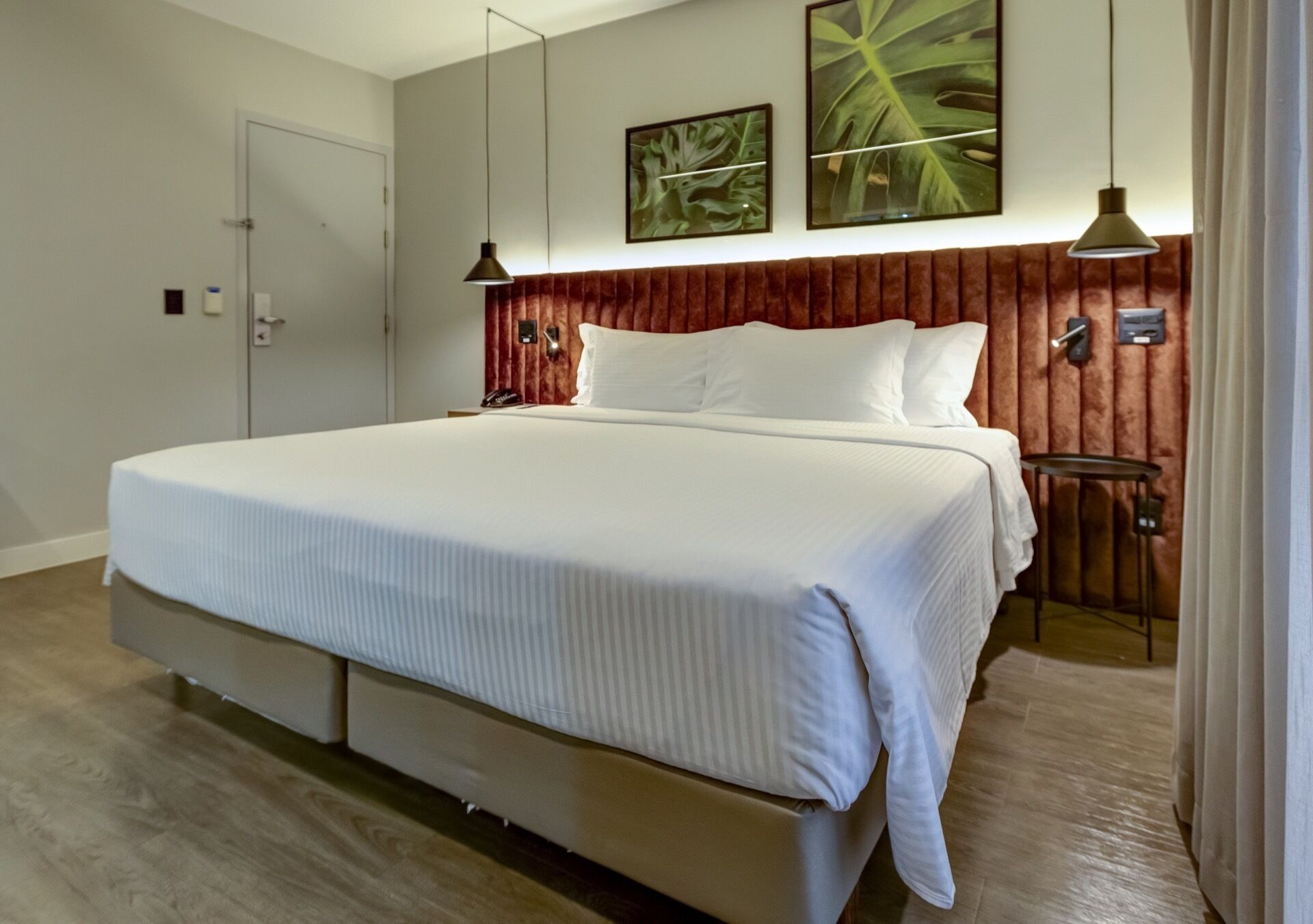 Deluxe Room, 1 King Bed | 1 bedroom, minibar, in-room safe, desk