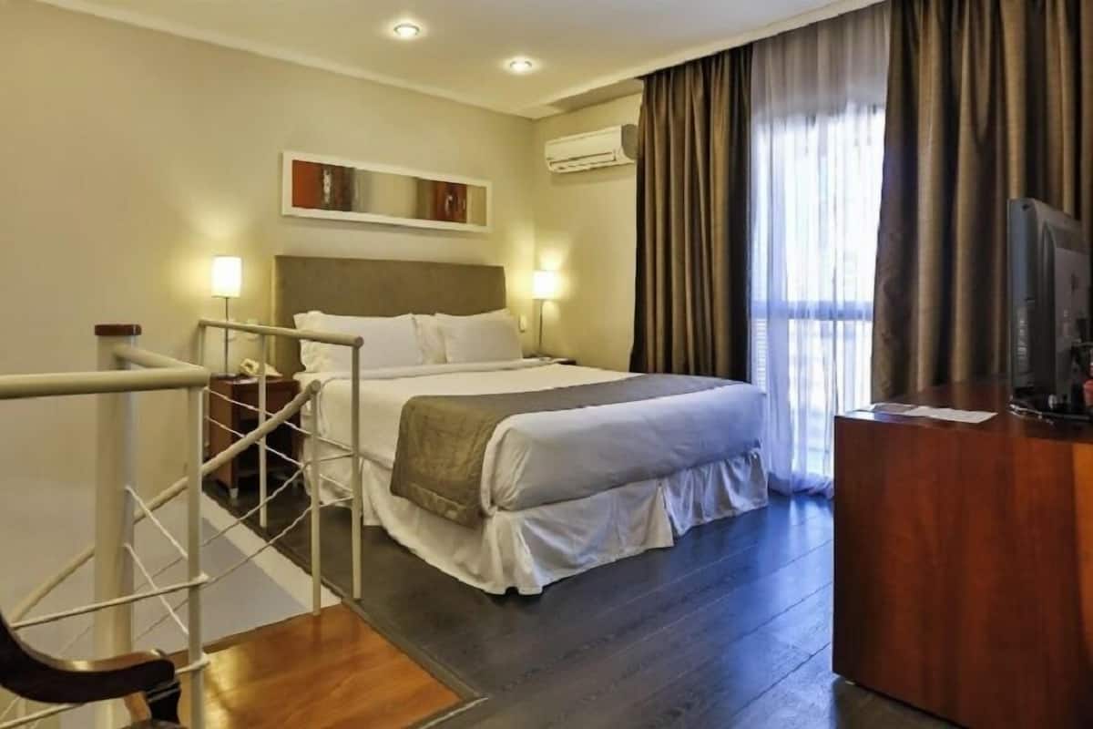 Habitación superior, 1 cama de matrimonio | 1 dormitorio, minibar, caja fuerte y escritorio