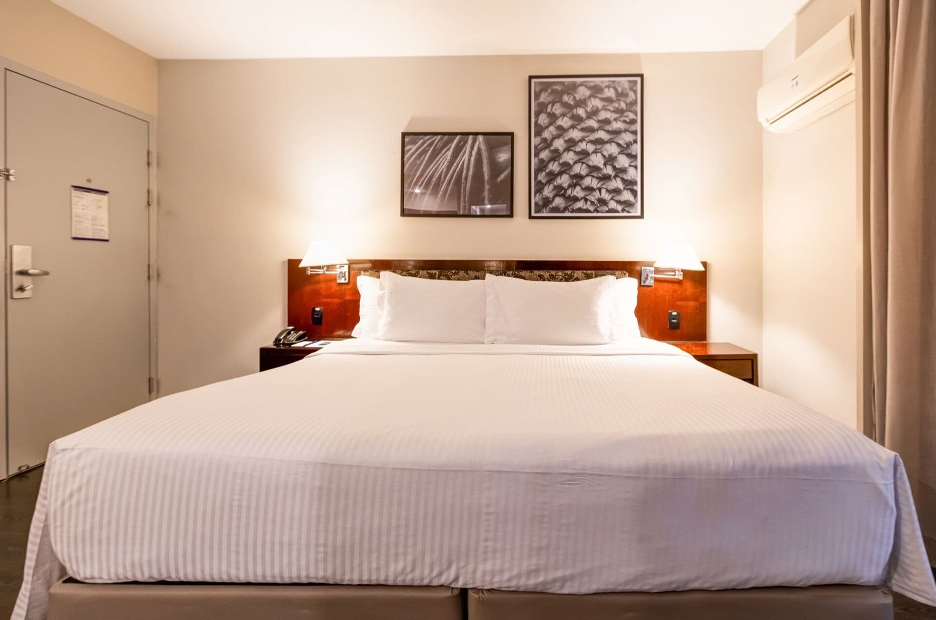 Superior Room, 1 Queen Bed | 1 bedroom, minibar, in-room safe, desk