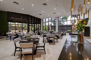 Breakfast, lunch and dinner served - DoubleTree by Hilton Sao Paulo Itaim (São Paulo)