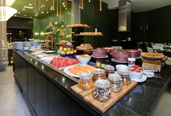 Daily buffet breakfast for a fee