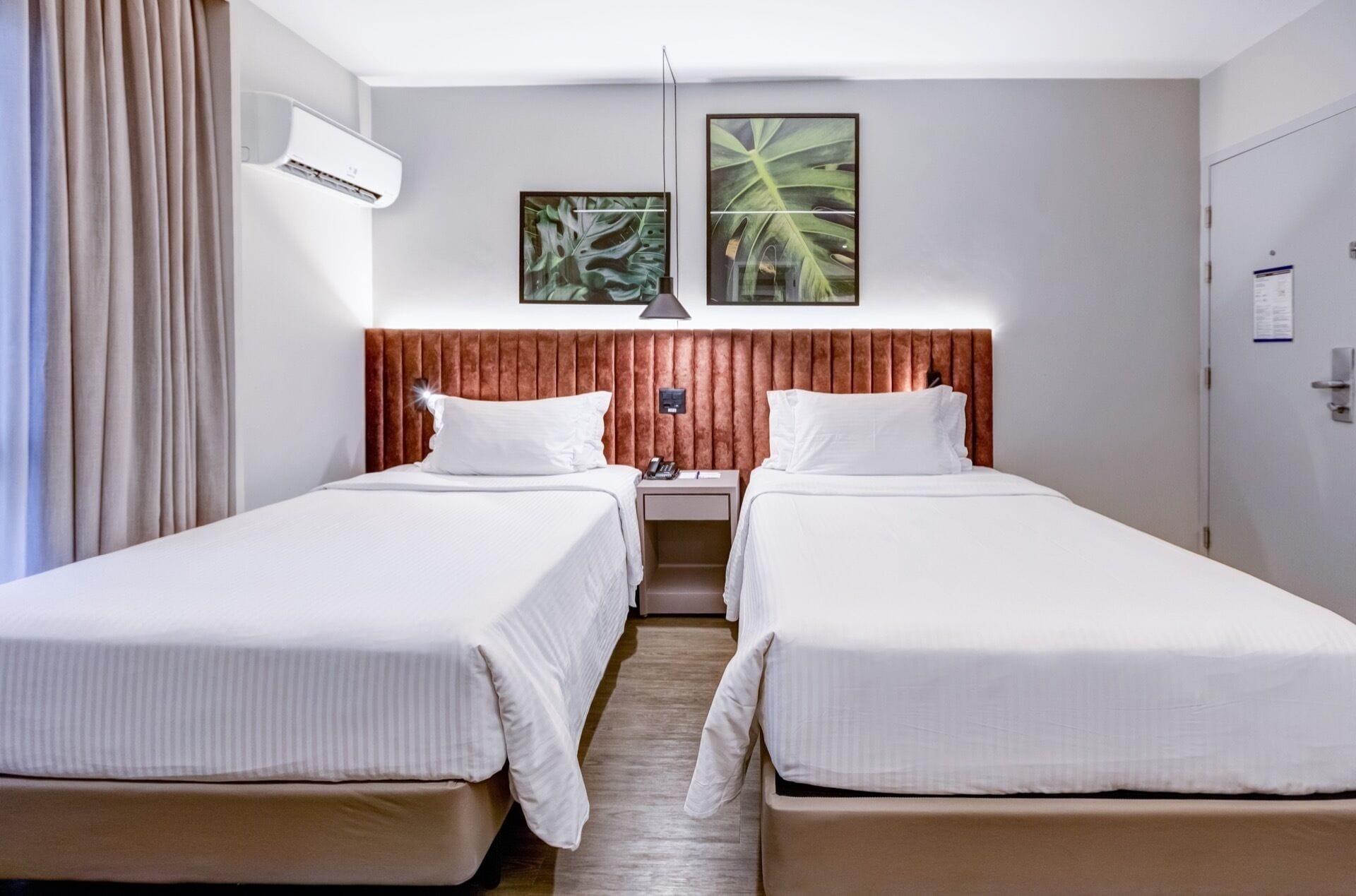 Deluxe Twin Room, 2 Twin Beds | 1 bedroom, minibar, in-room safe, desk