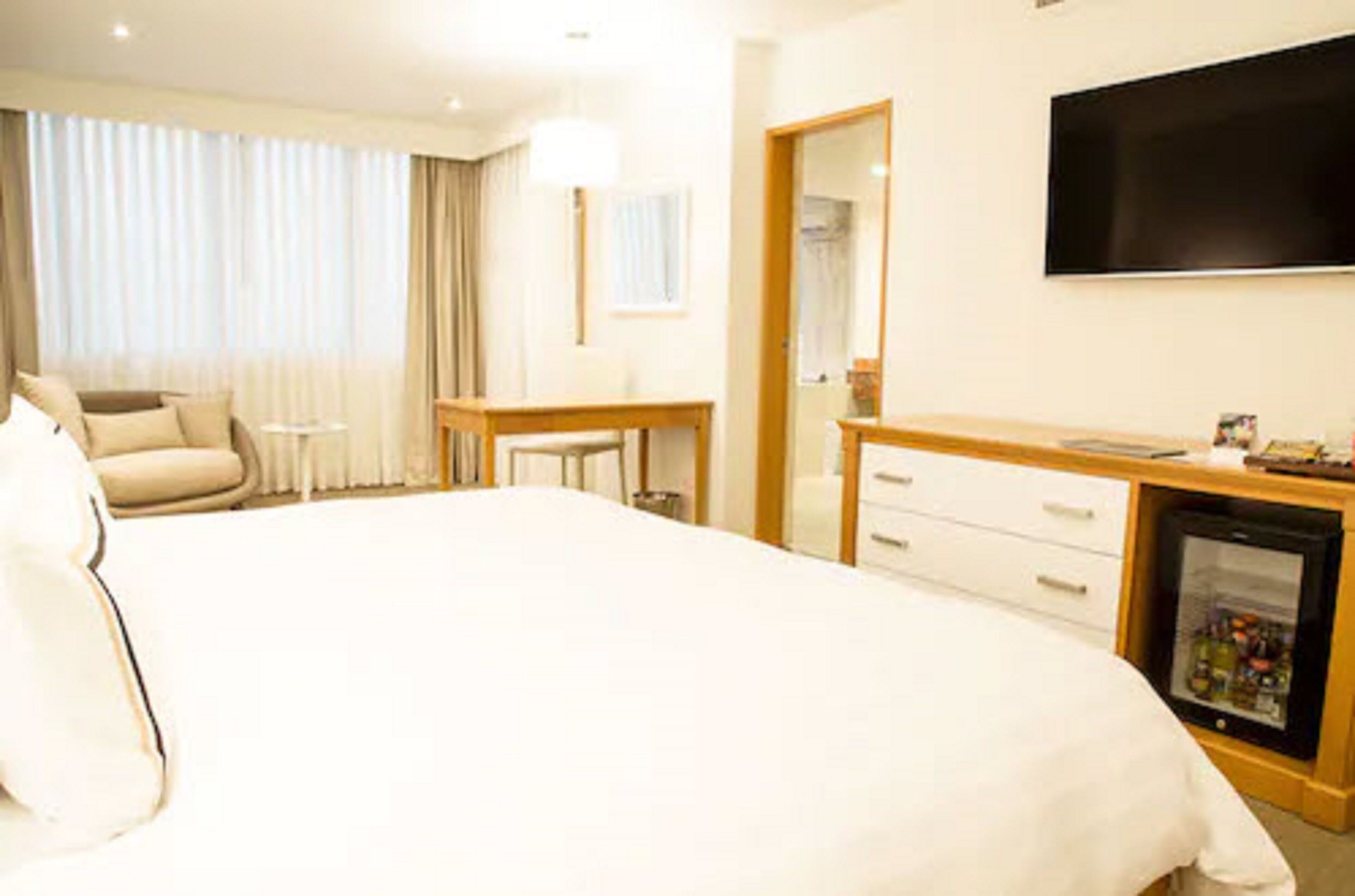 1 bedroom, minibar, in-room safe, desk