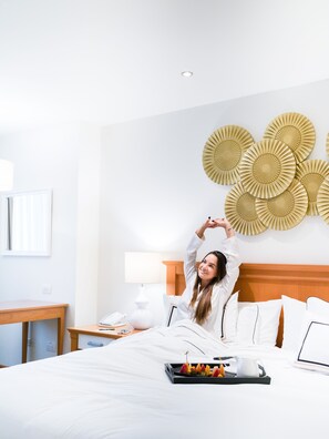 Minibar, una cassaforte in camera, una scrivania, postazione laptop