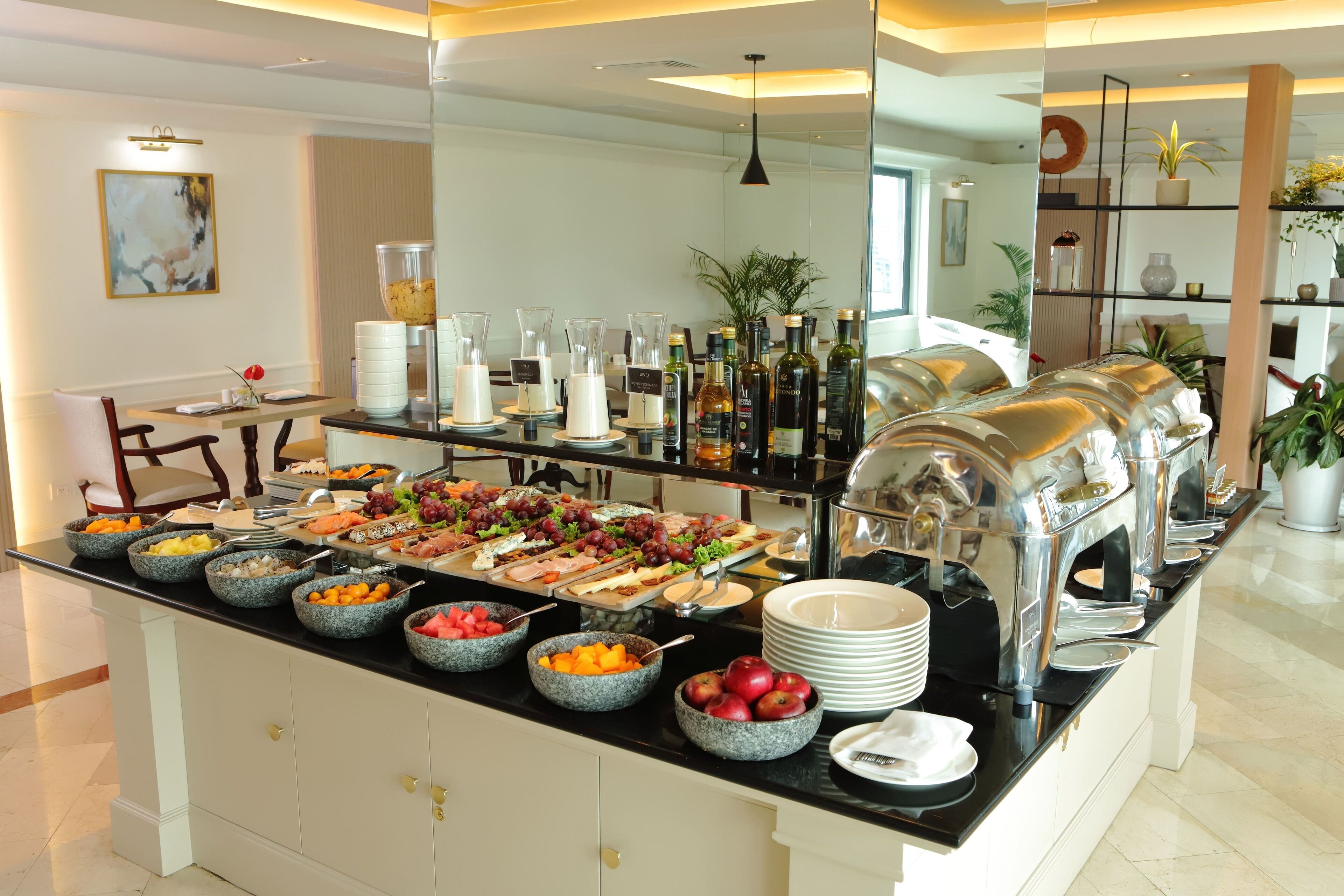 executive junior suite  | 1 bedroom, minibar, in-room safe, desk