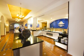 Desayuno buffet (PAB 15.00 por persona) 