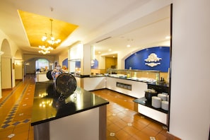 Bữa sáng buffet hàng ngày (15.00 PAB/mỗi người)