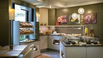 Café da manhã com buffet diário (EUR 18 por pessoa)