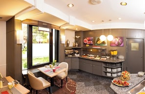 Dagelijks ontbijtbuffet (EUR 18 per persoon)