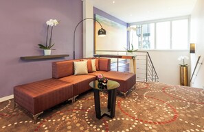 Coin salon dans le hall