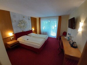 Hypoallergeen beddengoed, een minibar, een bureau, een laptopwerkplek