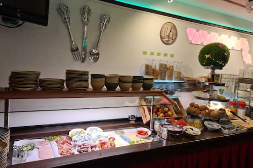 Daily buffet breakfast for a fee