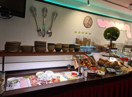Café da manhã com buffet todos os dias mediante uma taxa