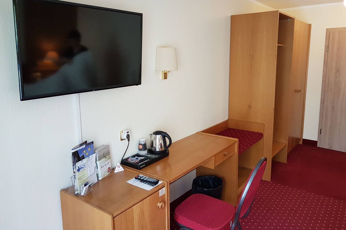 Literie hypoallergénique, minibar, bureau