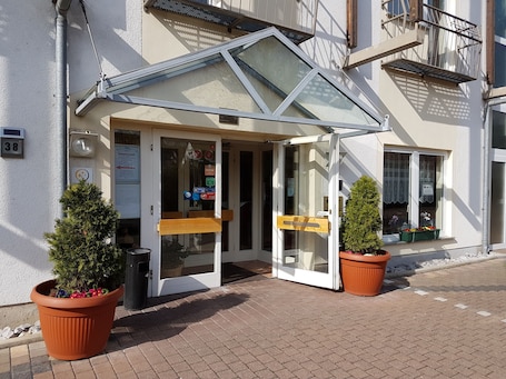 Property entrance. Hotel Wilhelm von Nassau