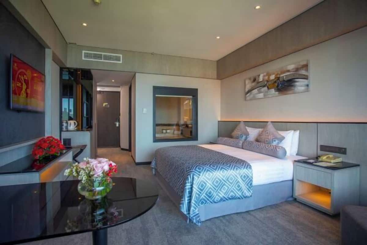 1 bedroom, memory foam beds, minibar, in-room safe