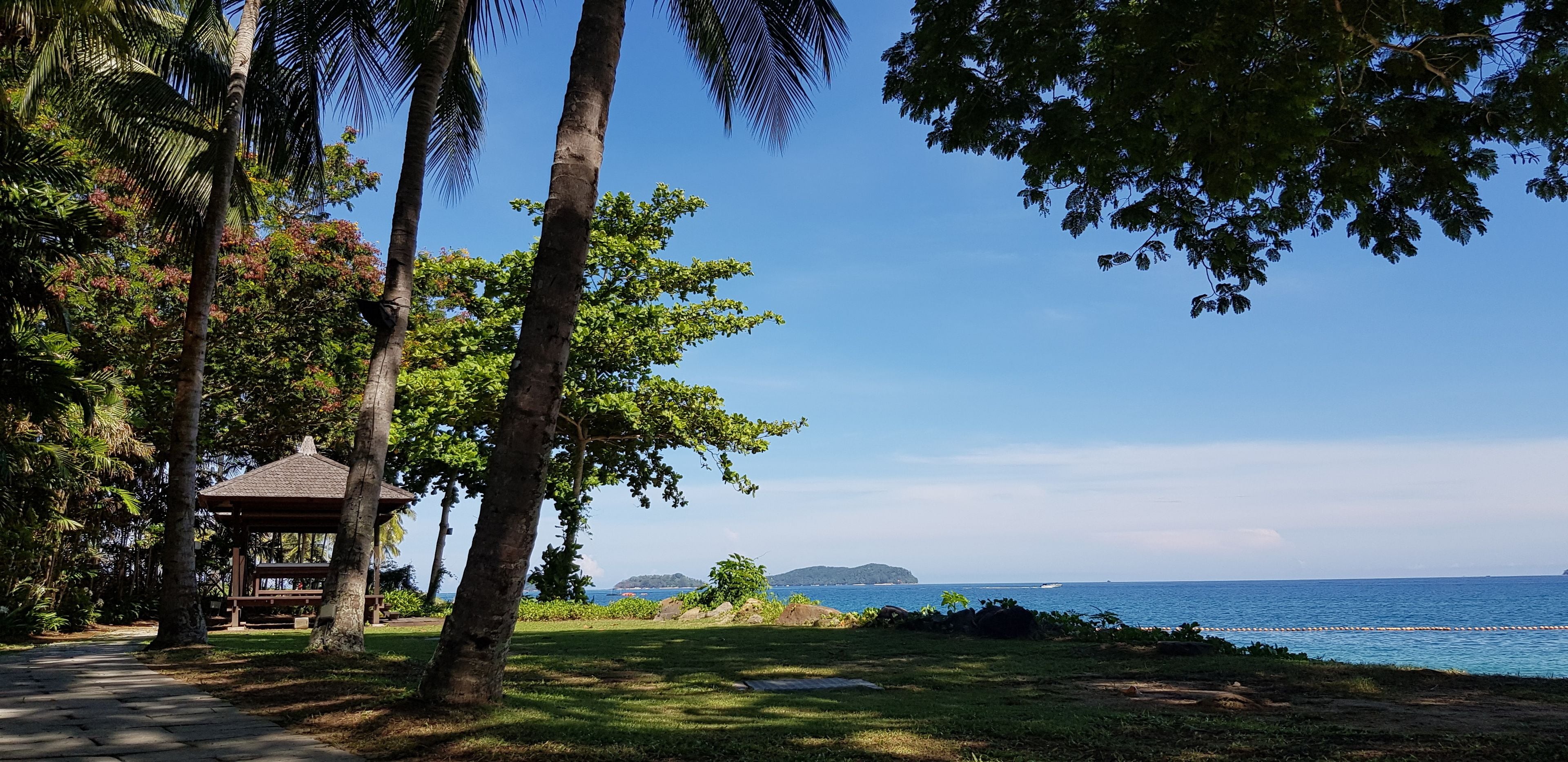 sauna, hot tub, aromatherapy, facials, massage/treatment rooms