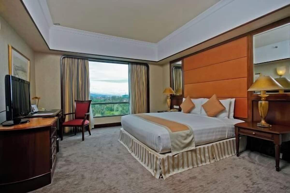 1 bedroom, memory foam beds, minibar, in-room safe