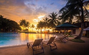 3 outdoor pools, pool umbrellas, sun loungers