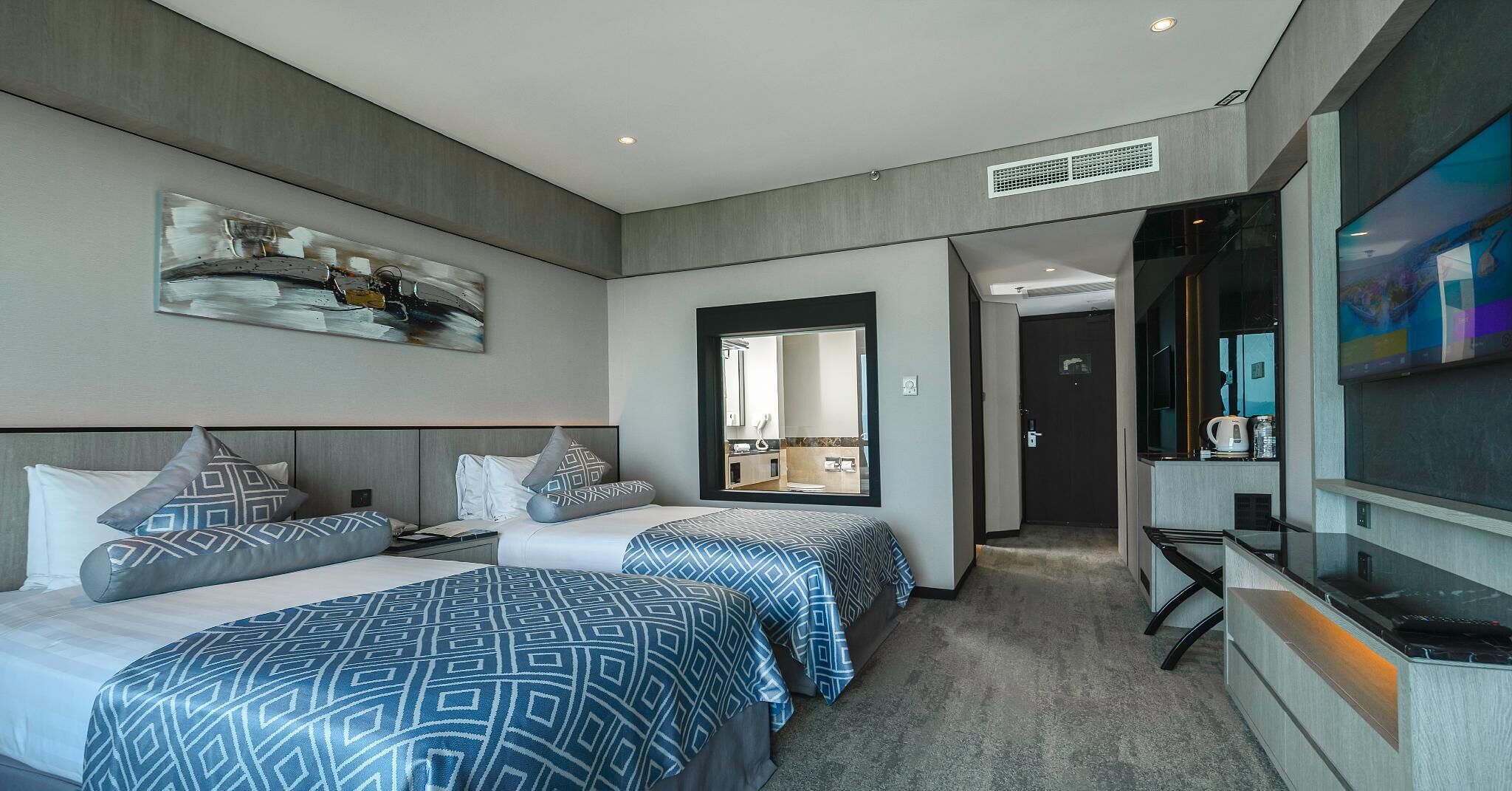 Deluxe-Zimmer, Meerblick | Betten mit Memory-Foam-Matratzen, Minibar, Zimmersafe, Schreibtisch