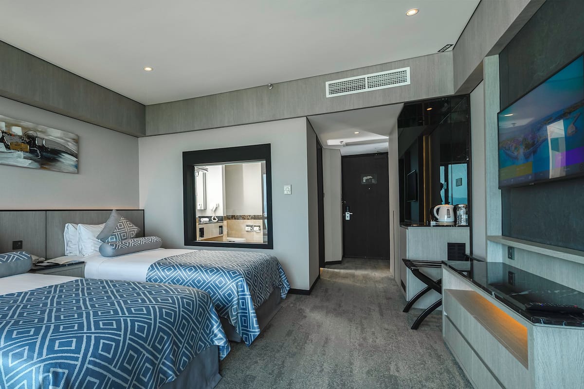 Matelas mémoire de forme, minibar, coffres-forts dans les chambres