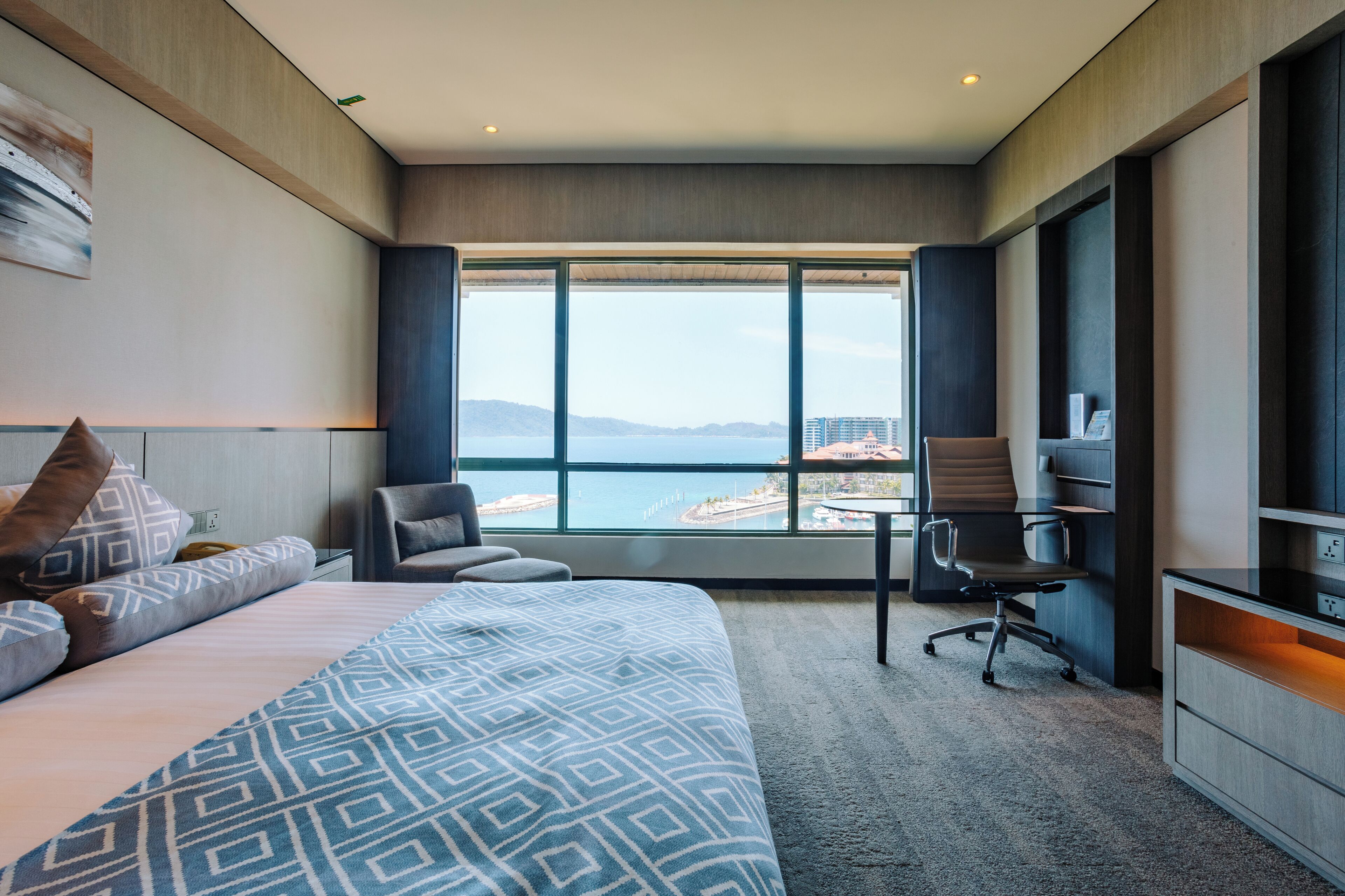 deluxe sea view king | 1 bedroom, memory-foam beds, minibar, in-room safe