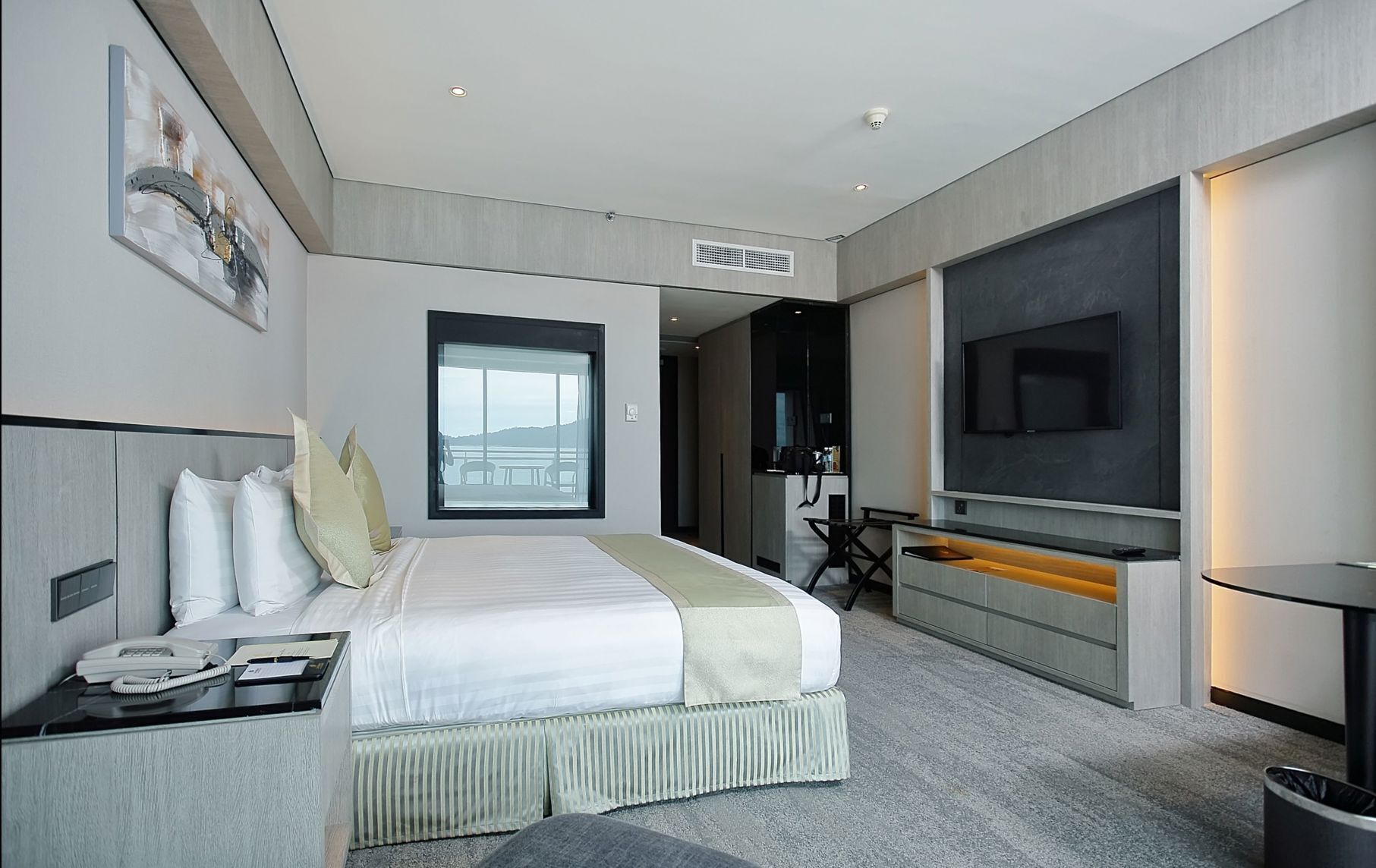 Camas con efecto memoria, minibar y caja de seguridad en la habitación 