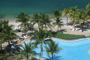 3 outdoor pools, pool umbrellas, pool loungers