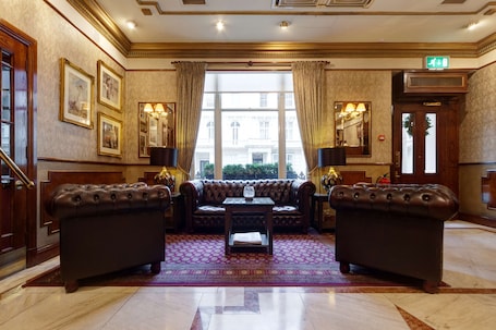 Ingresso interno. Berjaya Eden Park London Hotel
