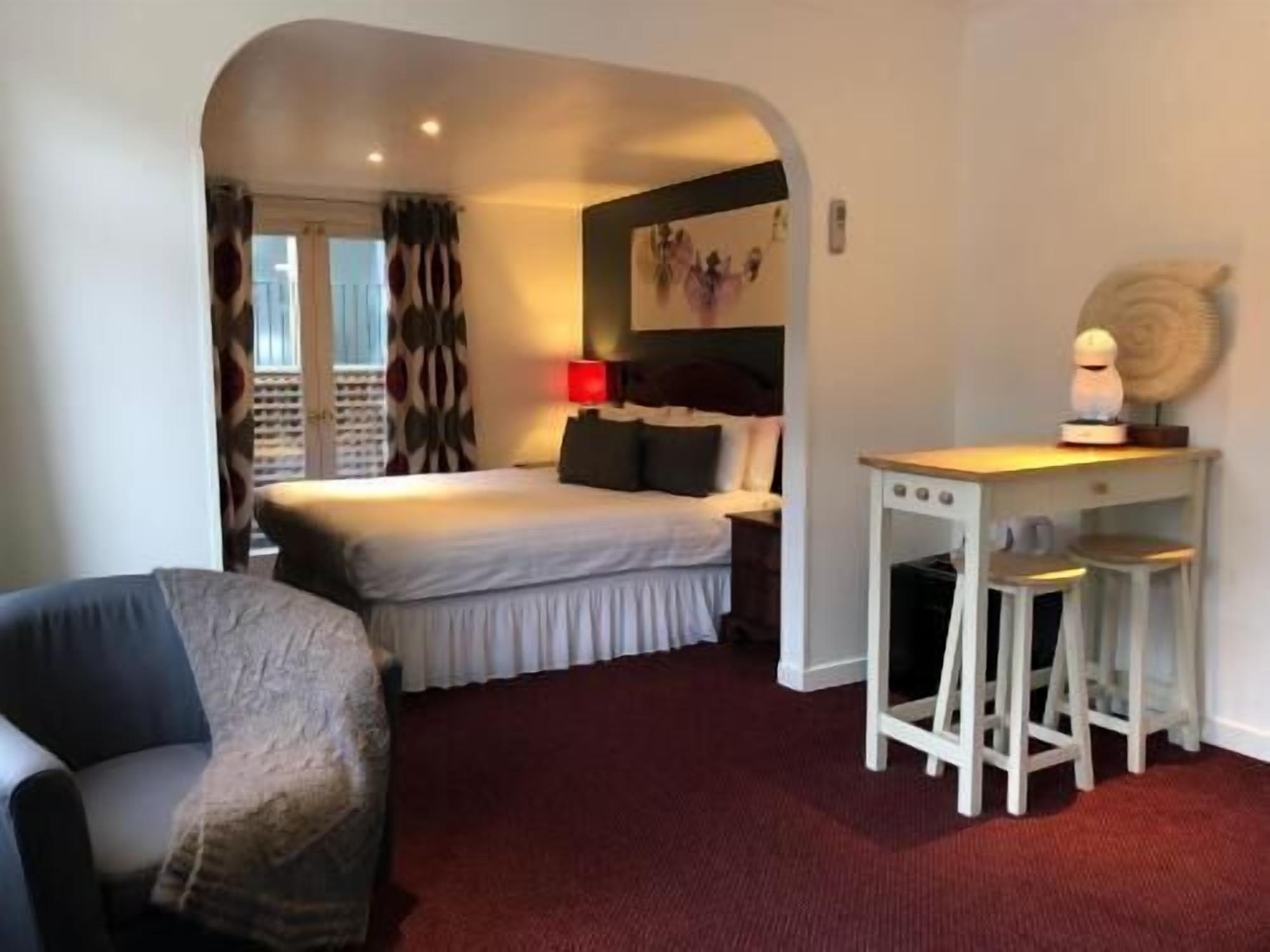 In-room safe, desk, laptop workspace, blackout drapes