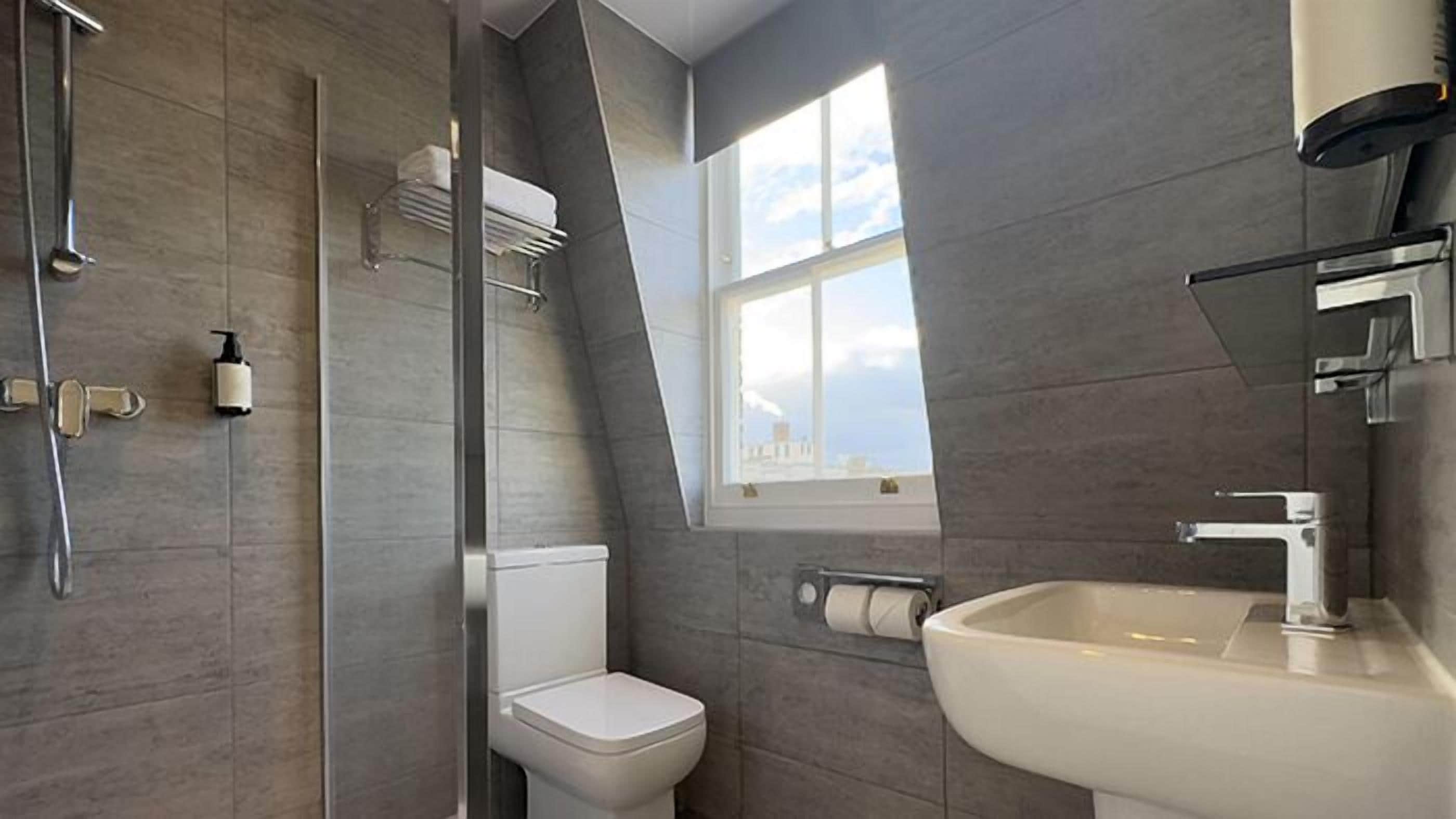 Photo - Berjaya Eden Park London Hotel