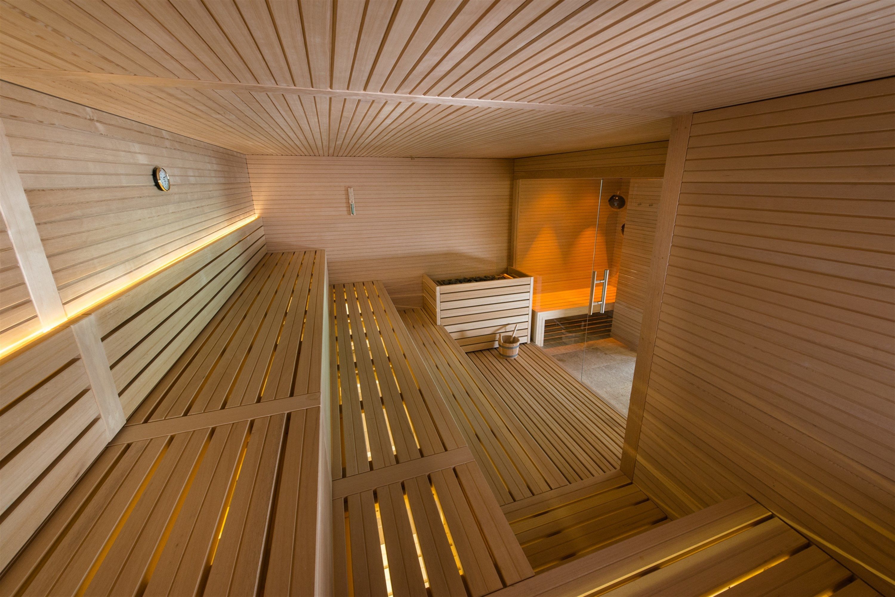 couples treatment room(s), sauna, hot tub, turkish bath/hammam