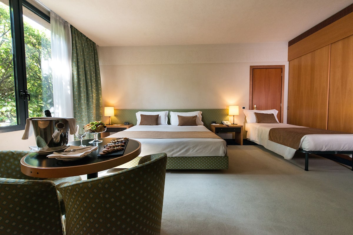 family room | premium bedding, minibar, in-room safe, desk