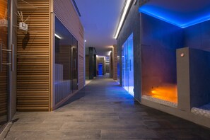Couples treatment room(s), sauna, hot tub, Turkish bath/hammam