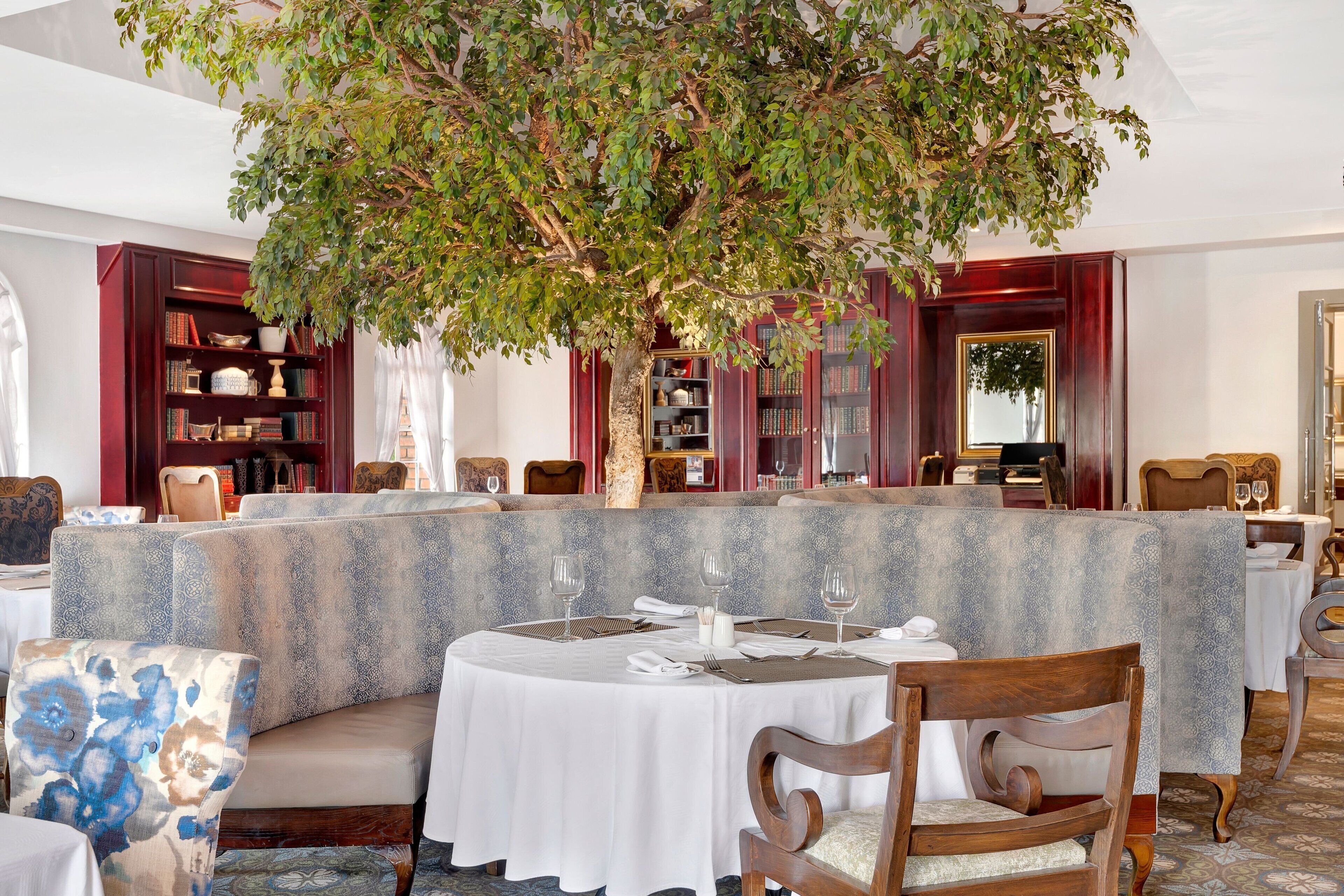 2 restaurants, breakfast served