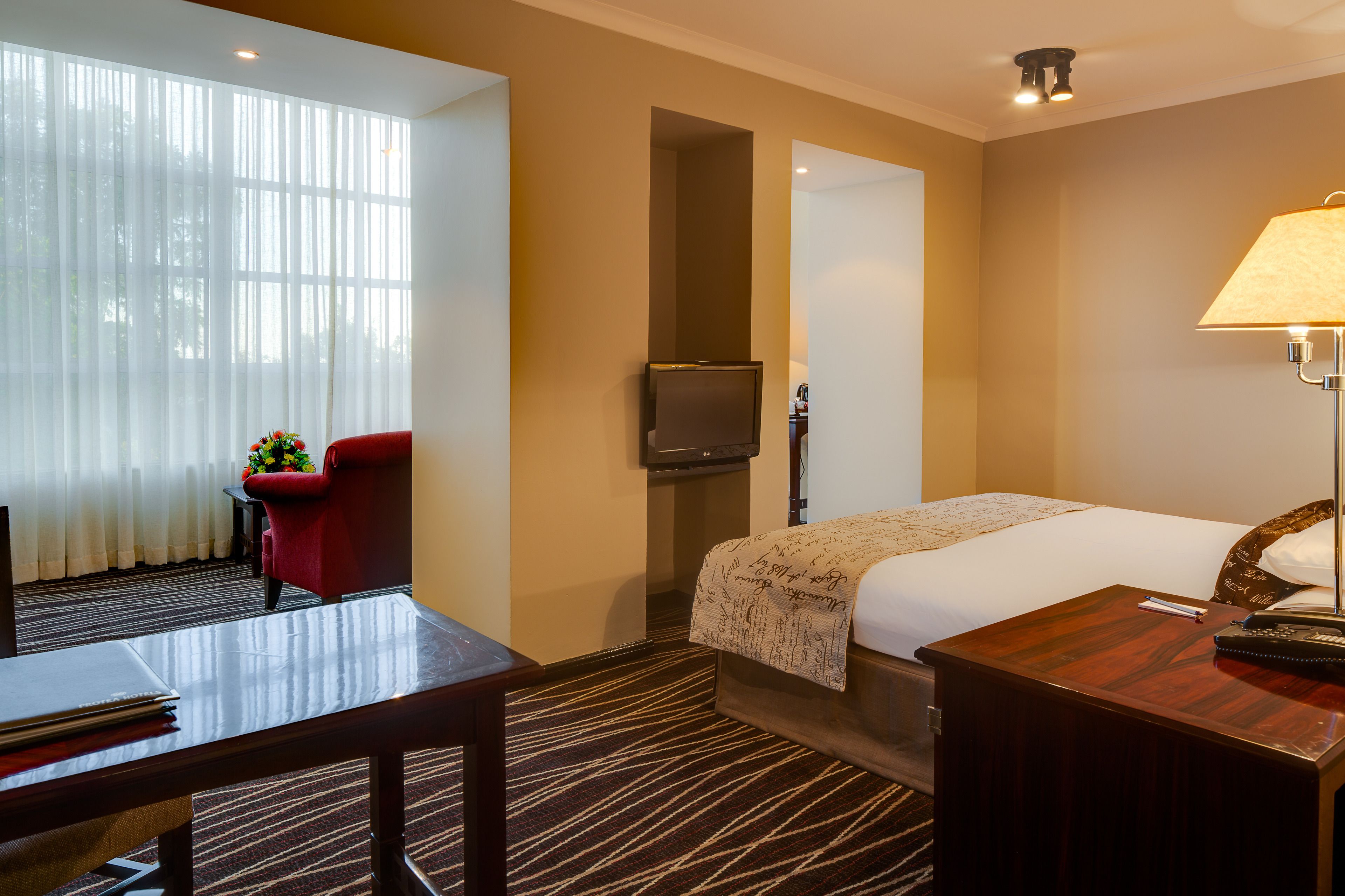 separate bathtub and shower, rainfall showerhead, free toiletries