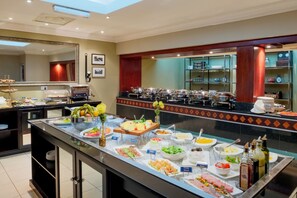 Daily buffet breakfast (MWK 21500 per person) - Protea Hotel by Marriott Blantyre Ryalls (Blantyre)