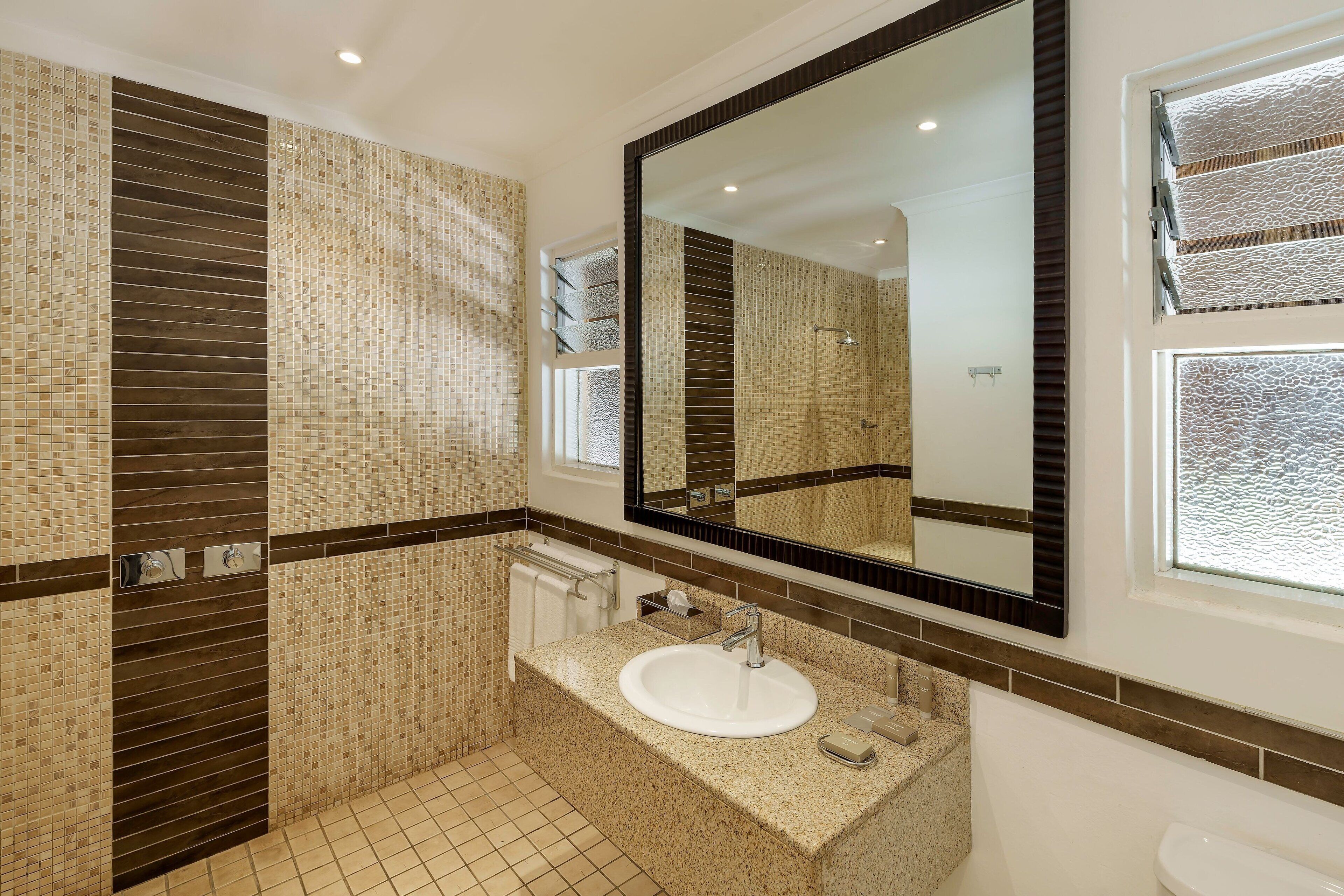 room, 1 king bed | bathroom | separate bathtub and shower, free toiletries, hair dryer, towels