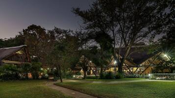 Breakfast, lunch and dinner served